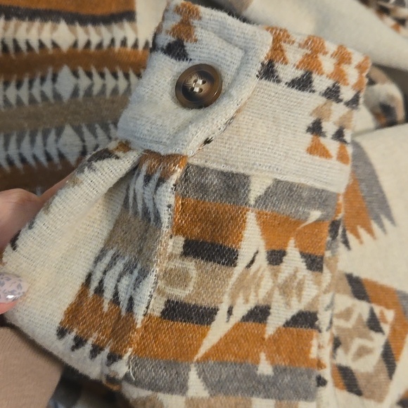 Elleborn Aztec Shacket - Picture 9 of 9